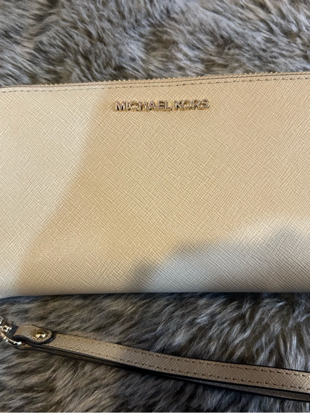 Michael Kors Jet Set Travel Medium Zip-Around Phone Wallet - Buff